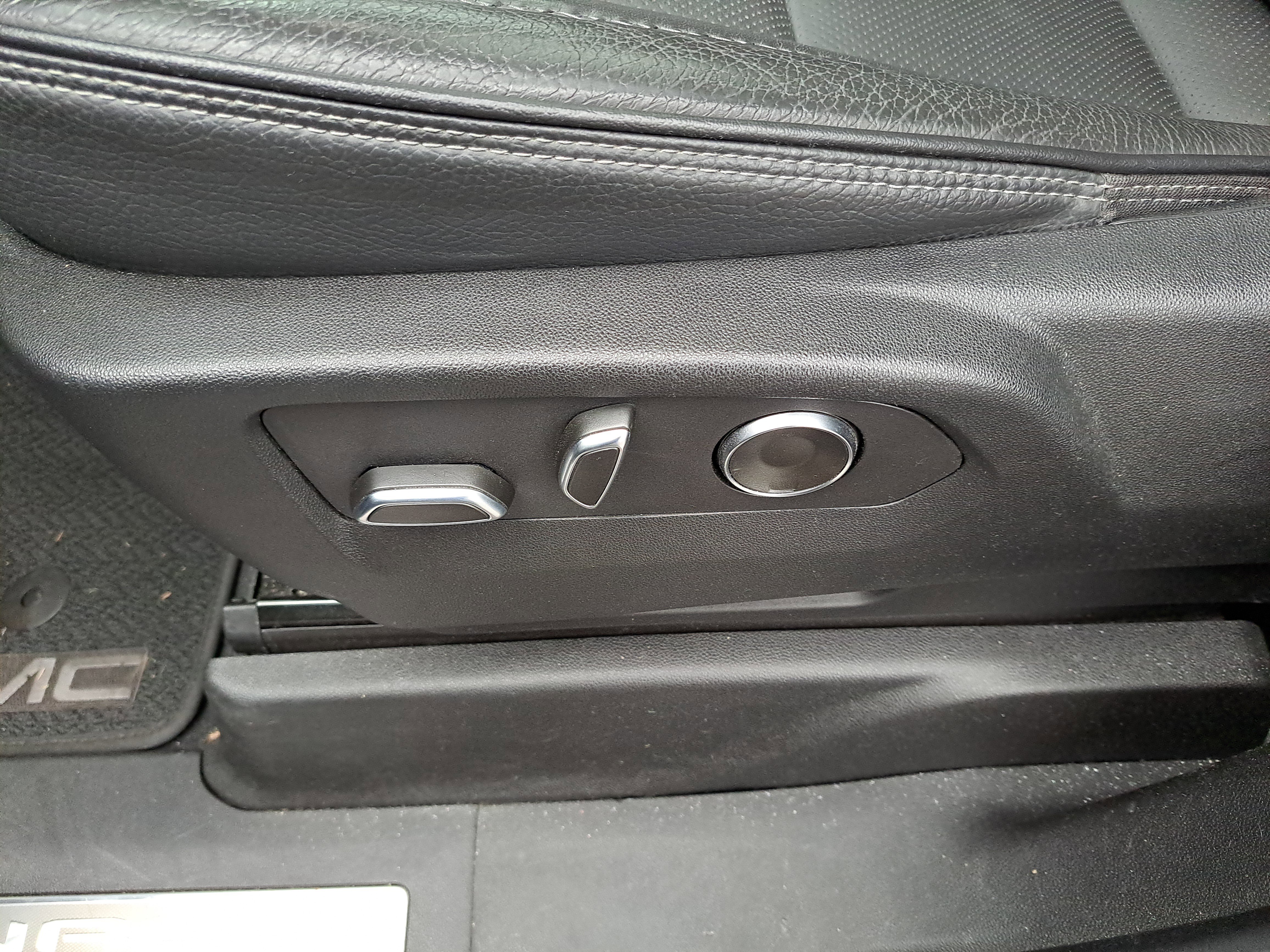 Used 2024 GMC Yukon Denali w/ Advanced Technology Package image 14