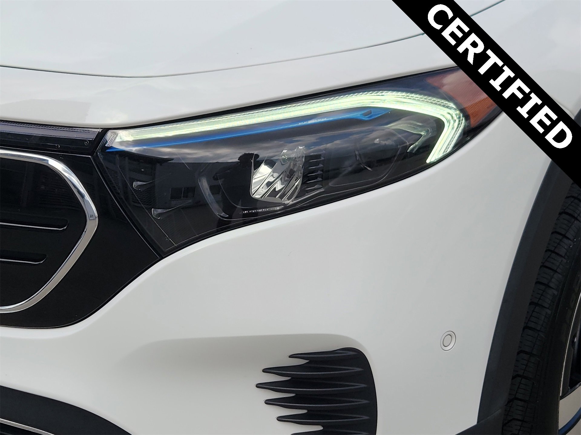 Certified 2022 Mercedes-Benz EQB 300 4MATIC image 11