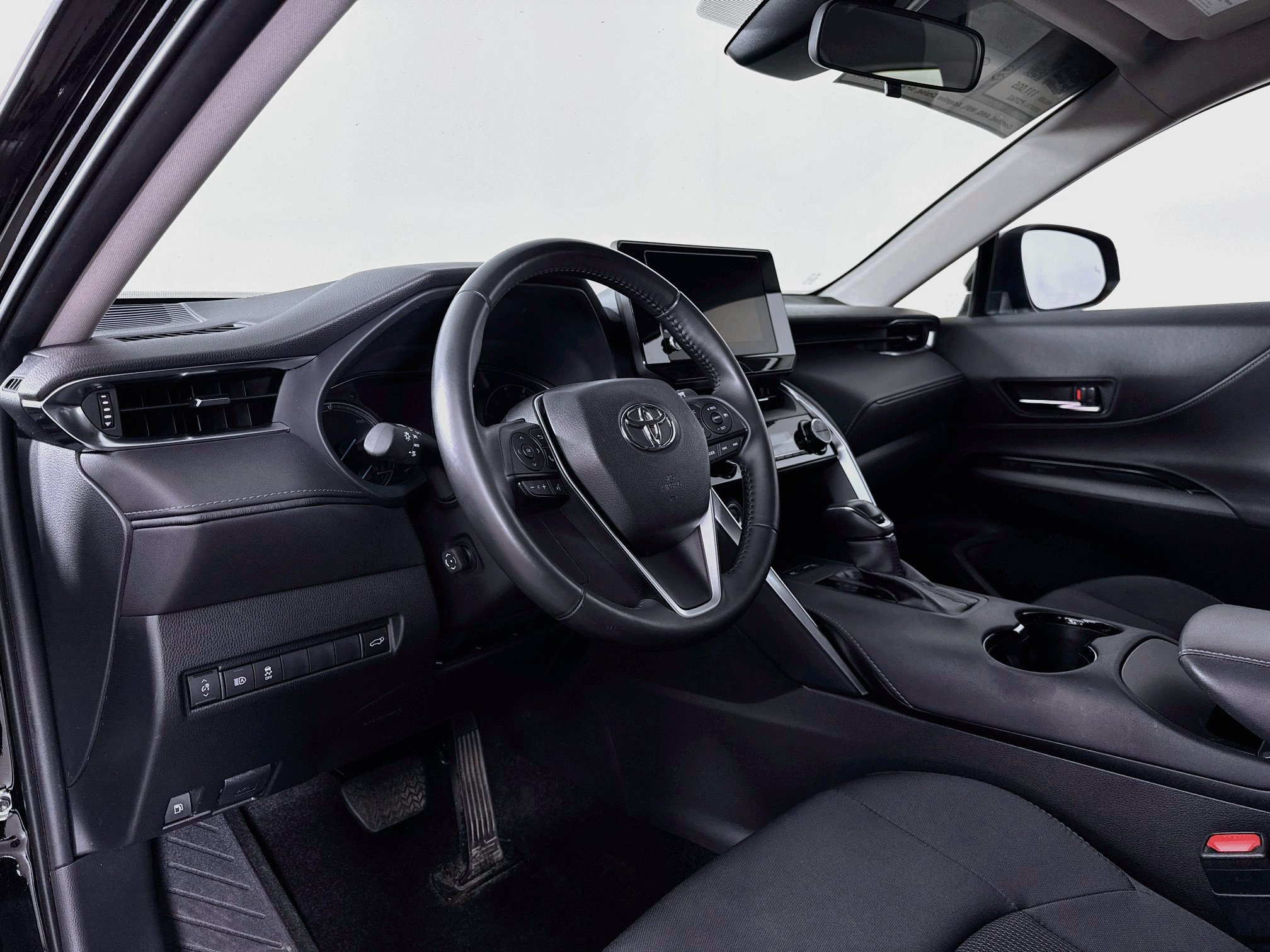 Certified 2024 Toyota Venza LE AWD/4WD image 9