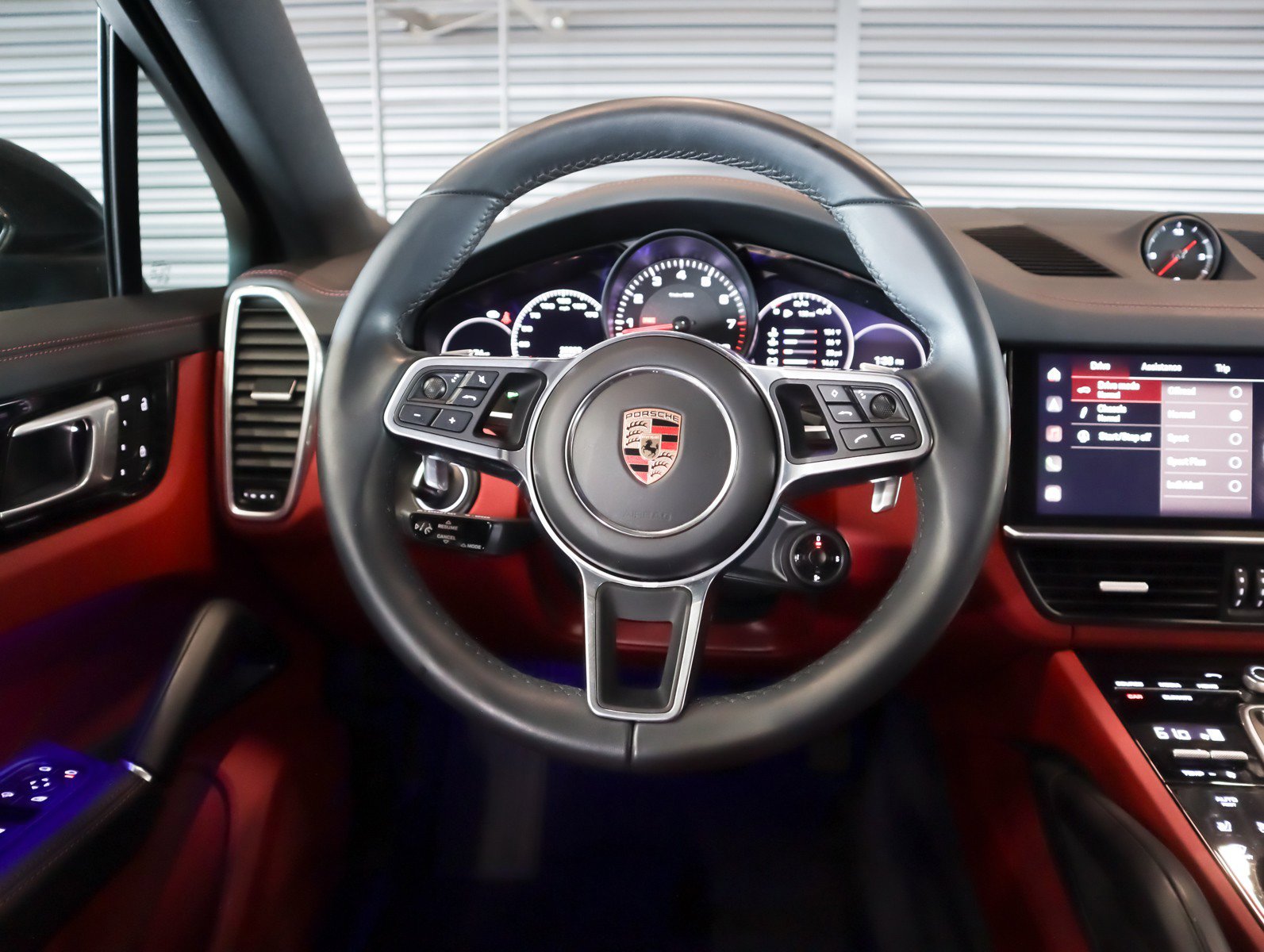 Certified 2023 Porsche Cayenne Platinum Edition image 13