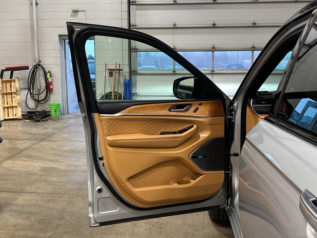 Used 2021 Jeep Grand Cherokee L Summit image 9