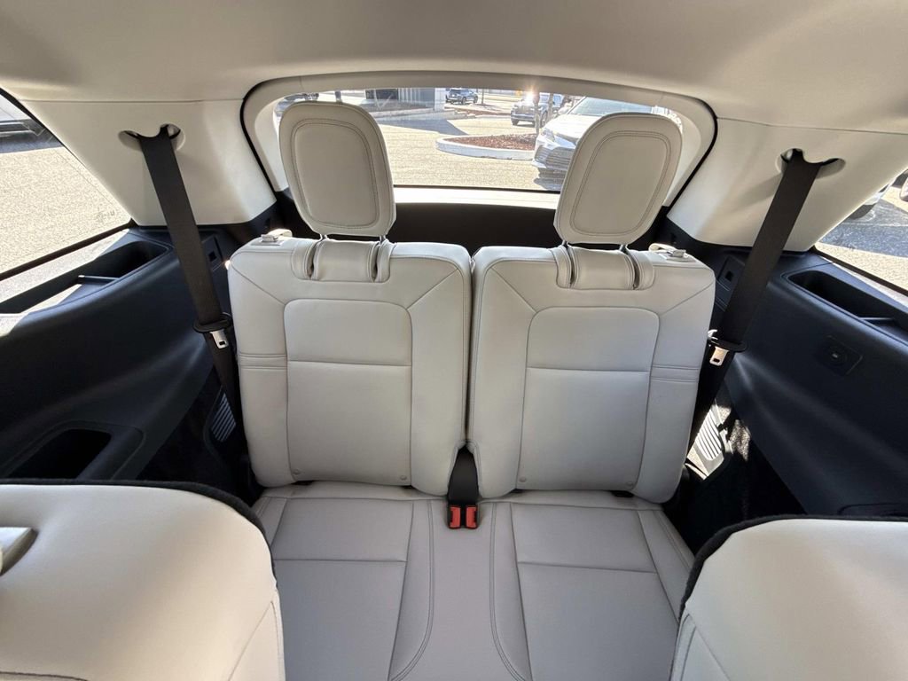 New 2026 Lincoln Aviator 2WD w/ Jet Appearance Package image 18