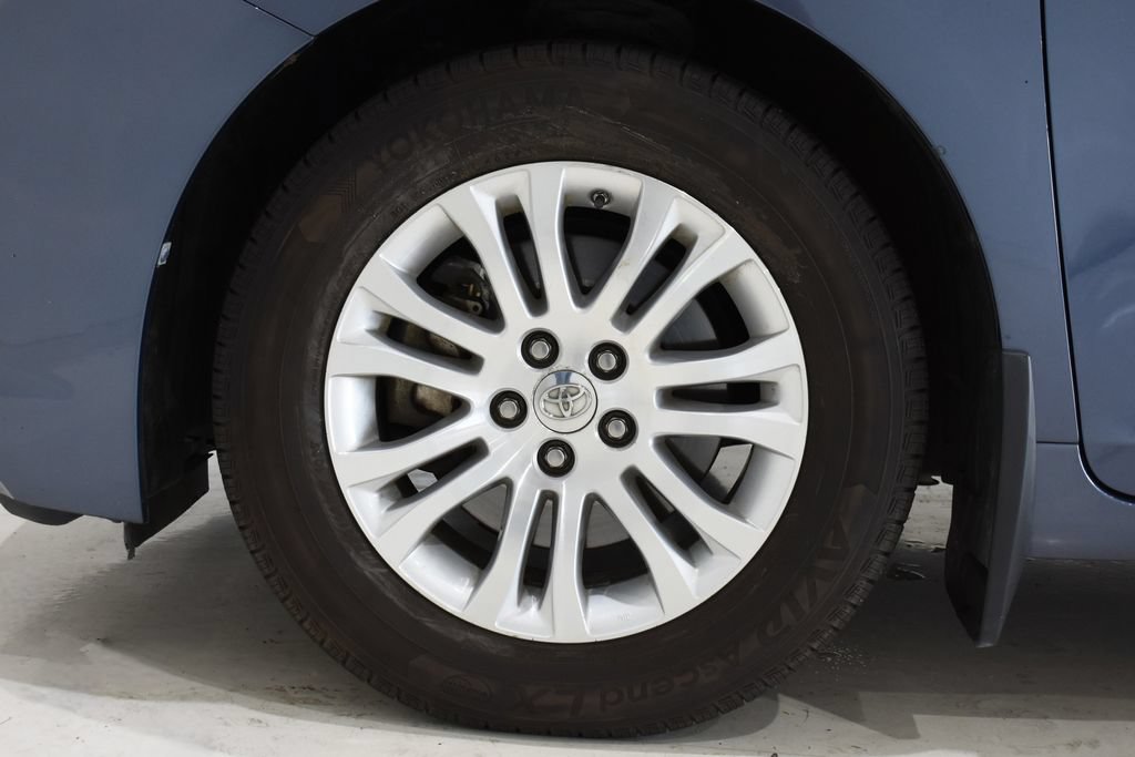 Used 2015 Toyota Sienna XLE Premium FWD image 6