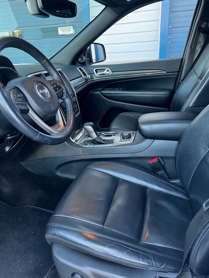 Used 2018 Jeep Grand Cherokee Limited AWD/4WD image 18