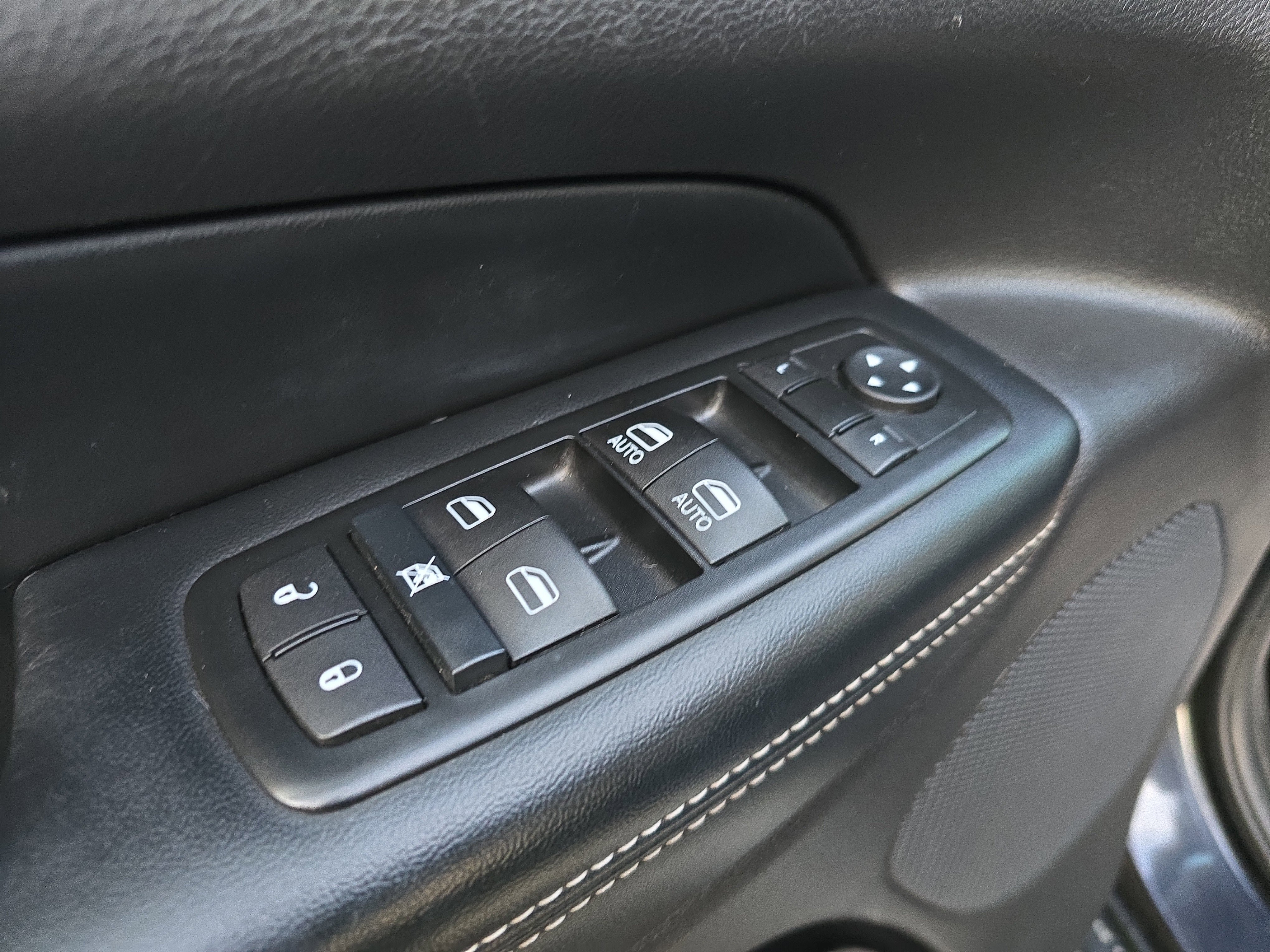 Used 2015 Jeep Grand Cherokee Limited image 18