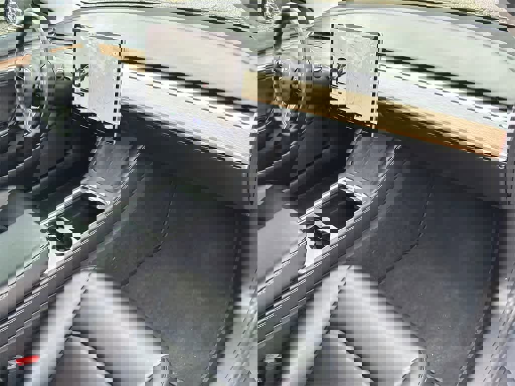 Used 2021 Tesla Model 3 Performance image 13