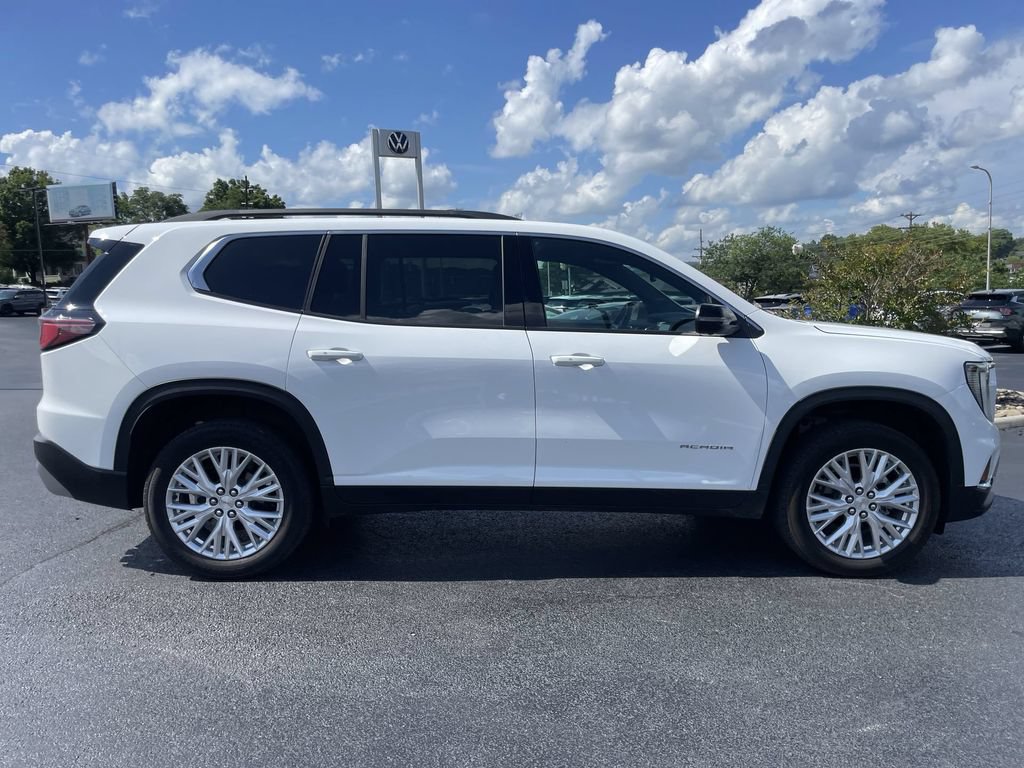 Used 2025 GMC Acadia Elevation w/ Elevation Premium Package FWD image 4