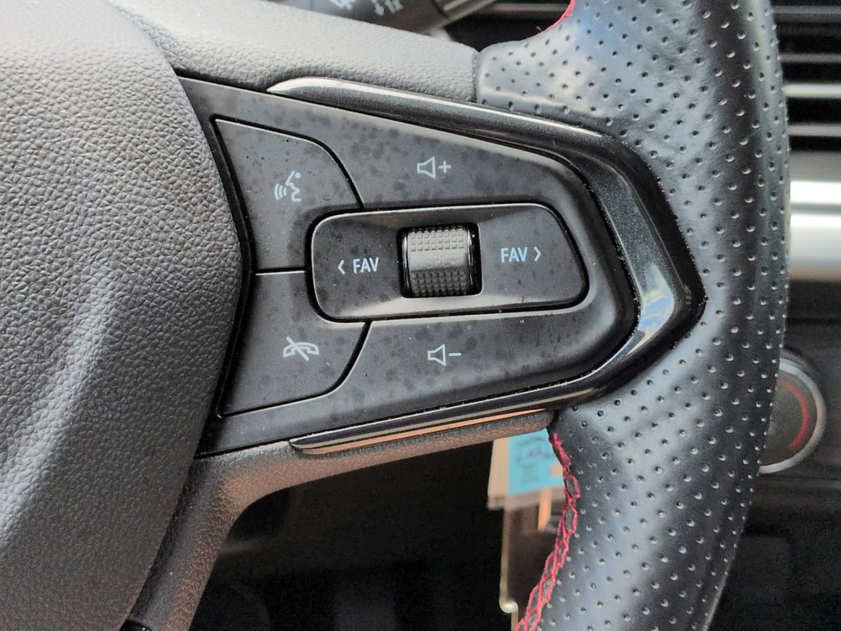 Used 2025 Chevrolet Trax RS w/ Driver Confidence Package FWD image 28
