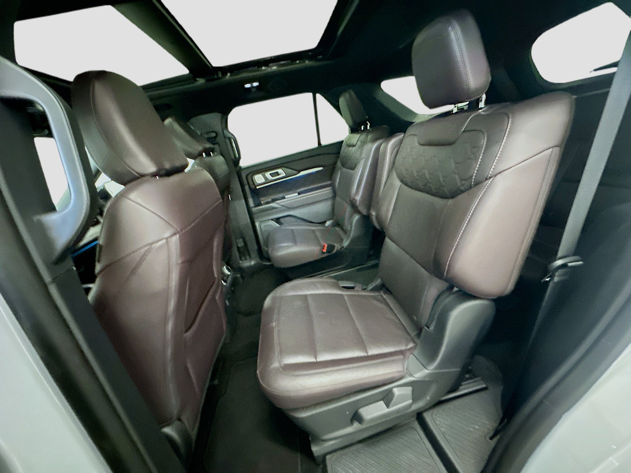 Used 2025 Ford Explorer Platinum w/ LUX Leather Package AWD/4WD image 30