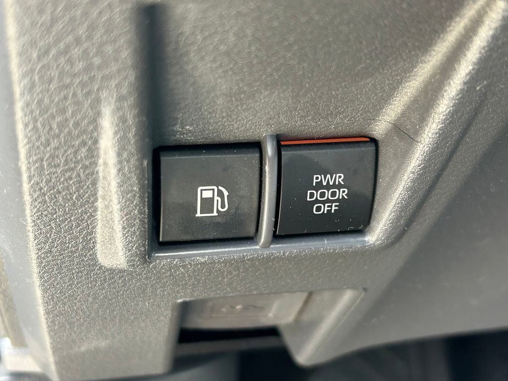 Used 2024 Toyota Sienna XLE w/ XLE Plus Package FWD image 26