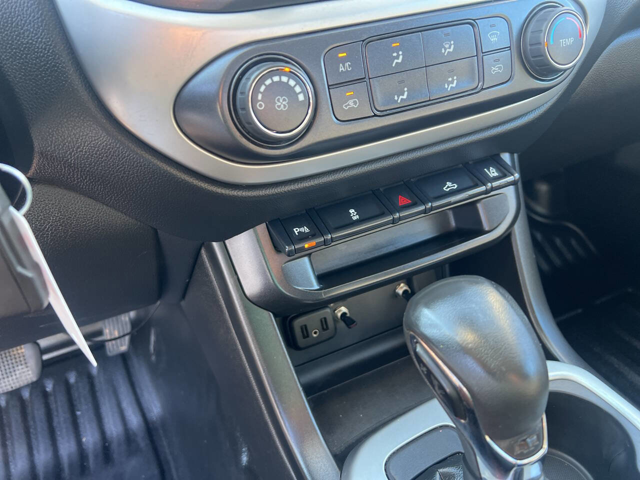 Used 2022 Chevrolet Colorado LT w/ Fleet Safety Package RWD image 19