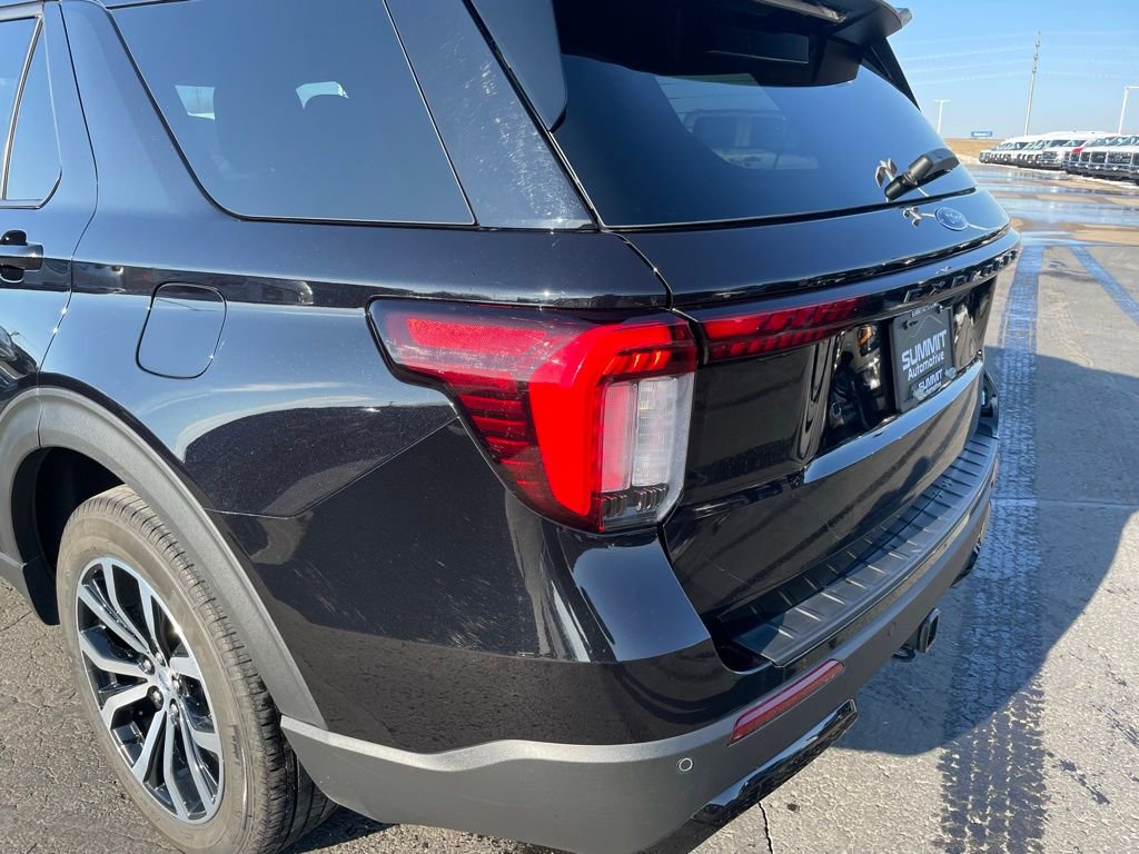 Used 2025 Ford Explorer ST-Line AWD/4WD image 32