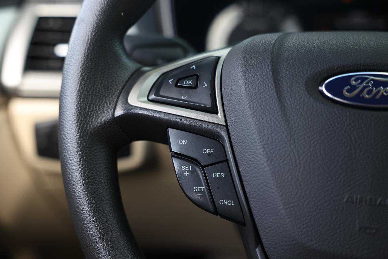 Used 2016 Ford Fusion SE FWD image 25