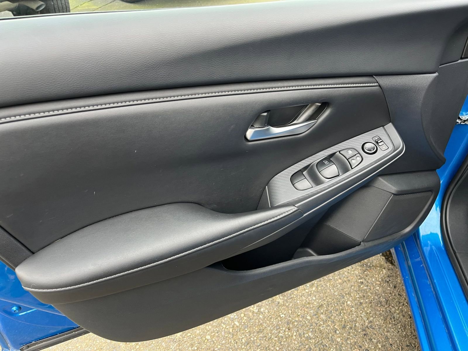 Used 2025 Nissan Sentra SV FWD image 18