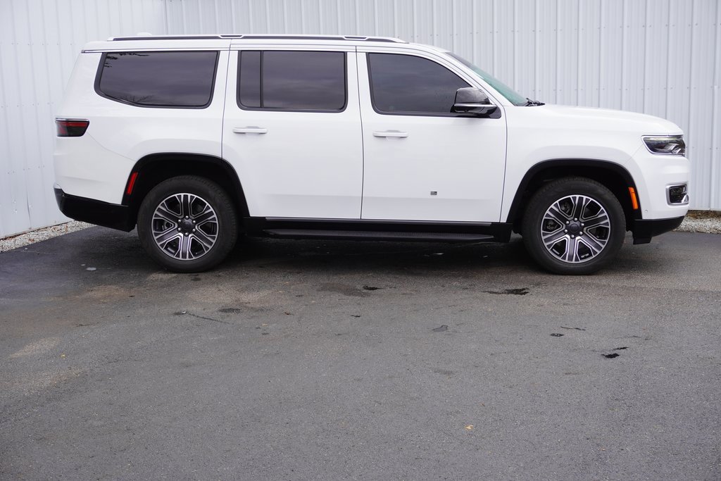 Used 2023 Jeep Wagoneer 4WD w/ Premium Group I image 2