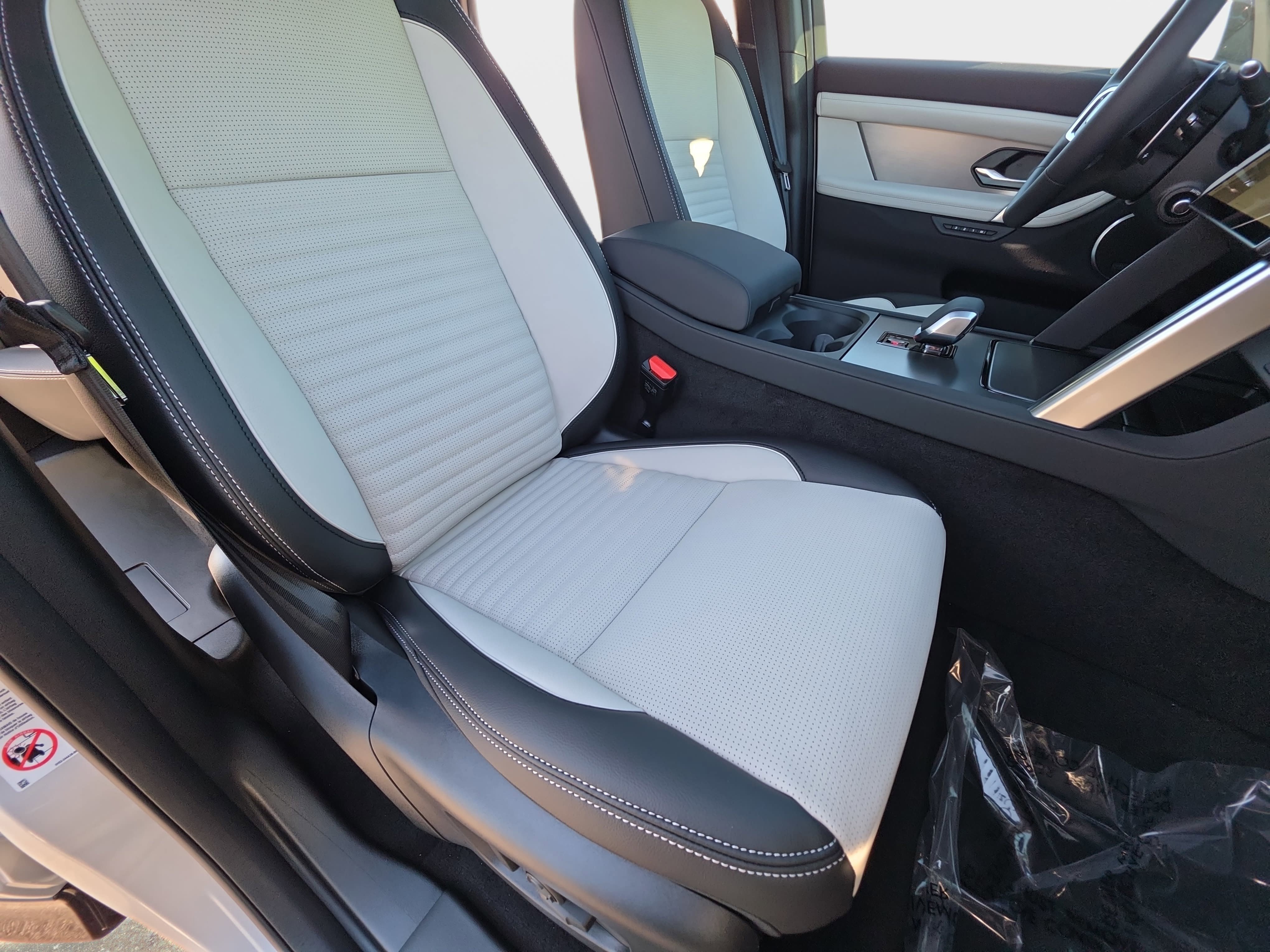 New 2026 Land Rover Discovery Sport Landmark AWD/4WD image 10