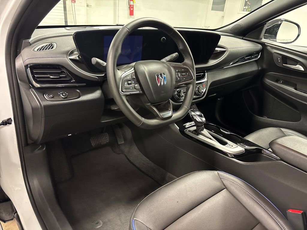 Used 2025 Buick Envista Sport Touring image 25