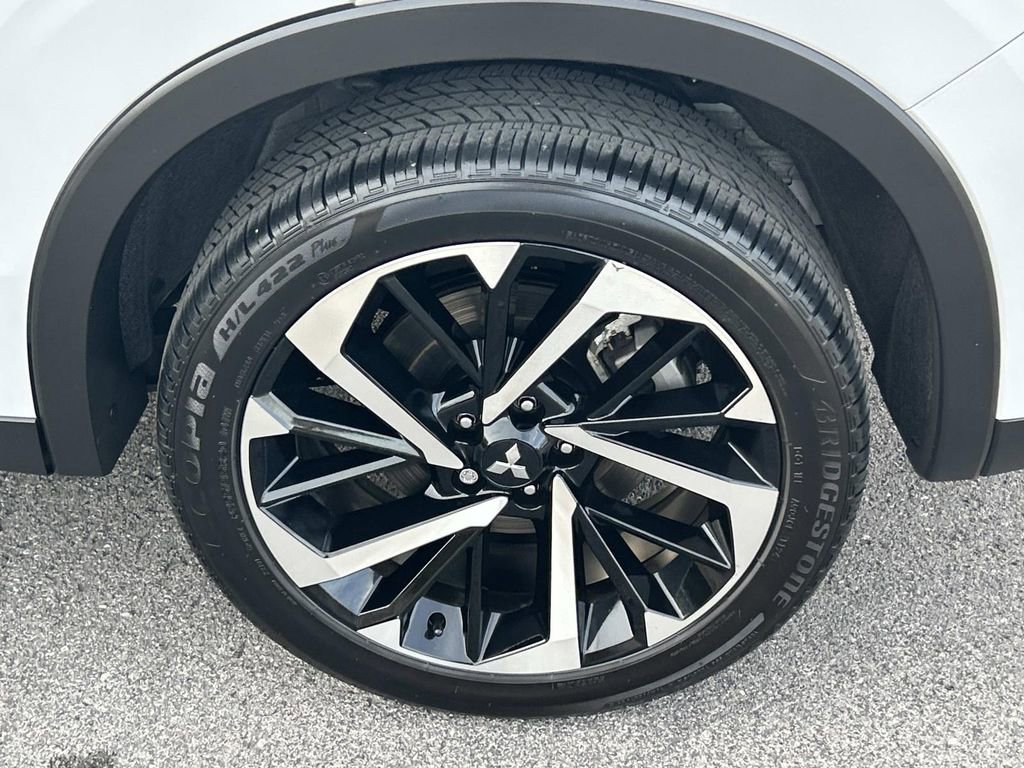 Used 2024 Mitsubishi Outlander SE image 15