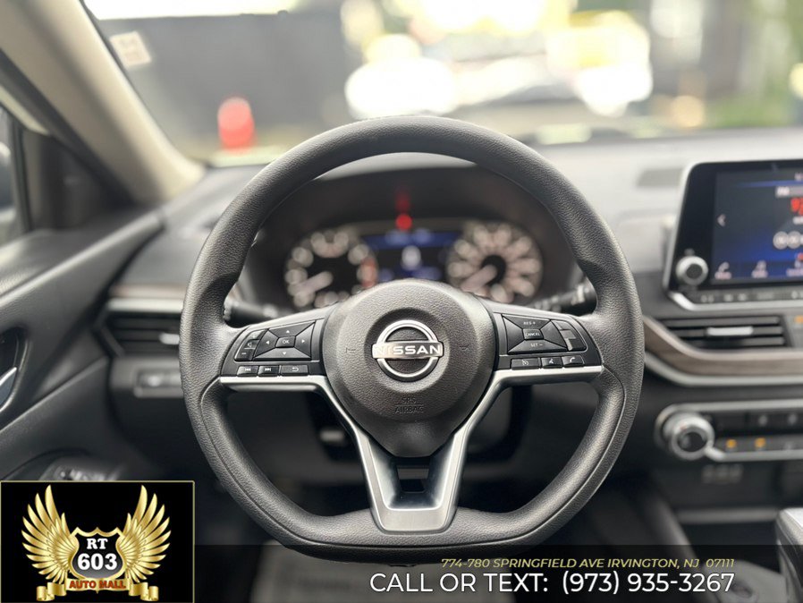 Used 2024 Nissan Altima 2.5 SV FWD image 12