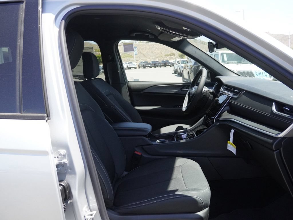 New 2026 Jeep Grand Cherokee Laredo RWD image 21