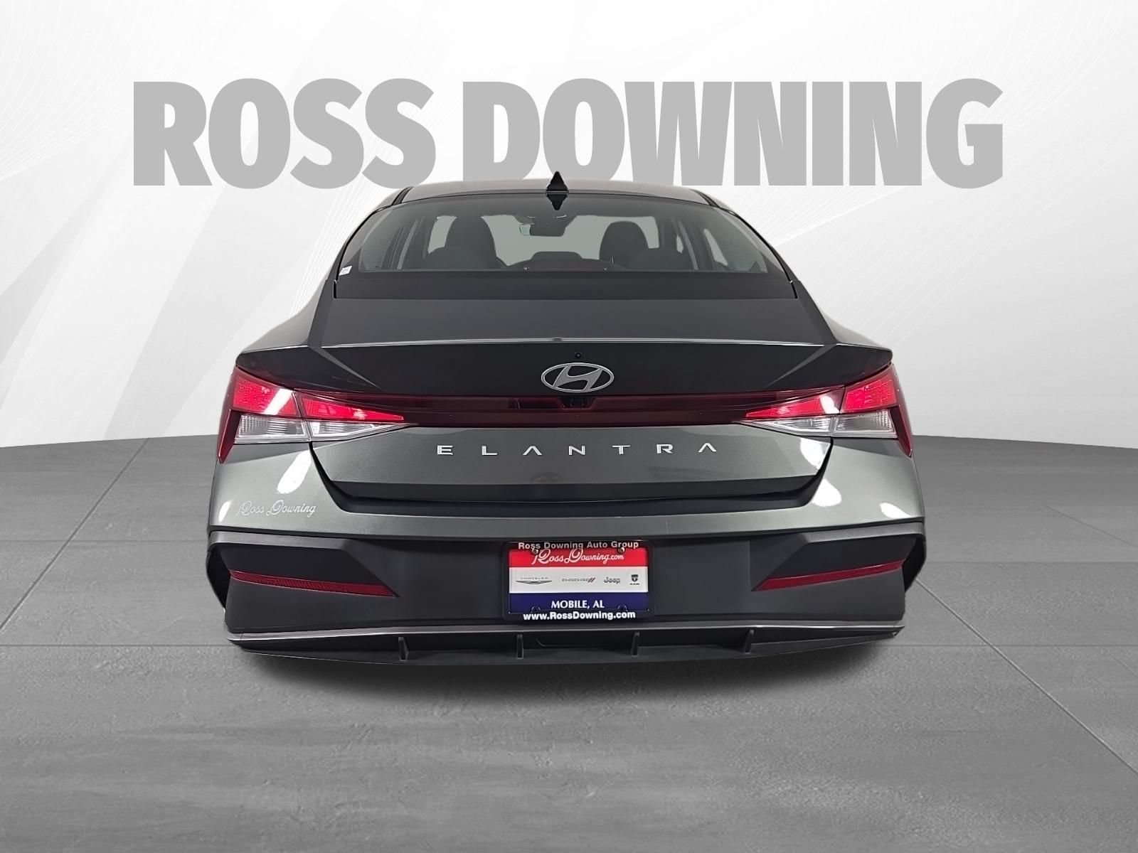 Used 2024 Hyundai Elantra SEL FWD image 5