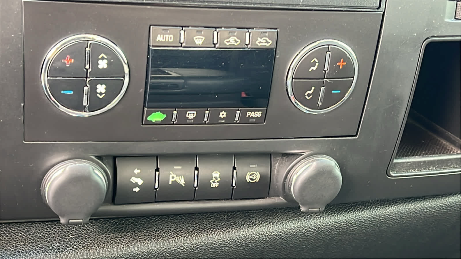 Used 2014 GMC Sierra 2500 SLE w/ SLE Preferred Package AWD/4WD image 14