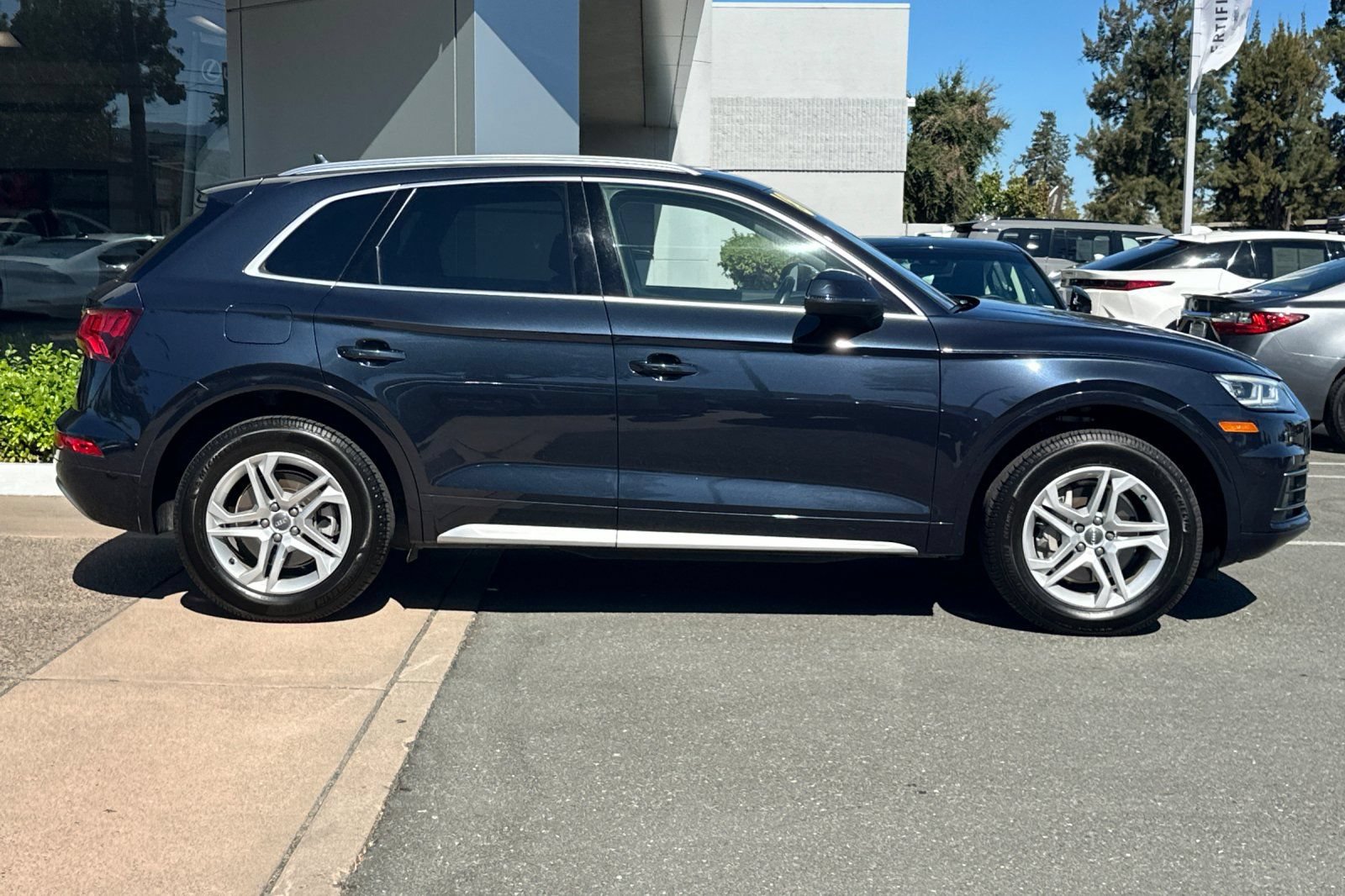 Used 2018 Audi Q5 2.0T Premium Plus w/ Premium Plus Package AWD/4WD image 3