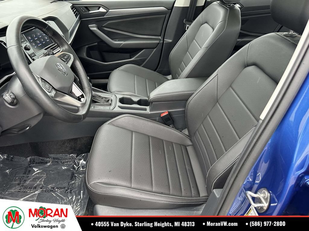 Used 2023 Volkswagen Jetta SE w/ Panoramic Sunroof Package FWD image 18