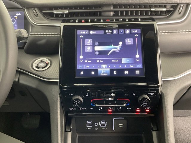 Used 2024 Jeep Grand Cherokee Altitude image 24