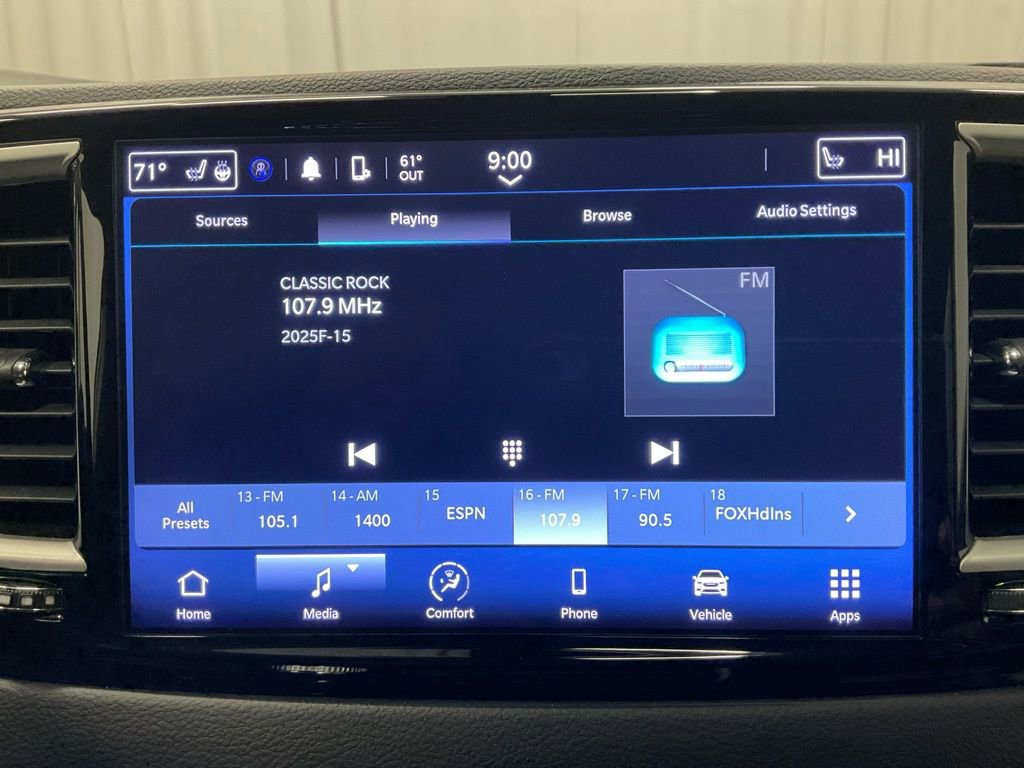 Used 2023 Chrysler Pacifica Touring-L image 20