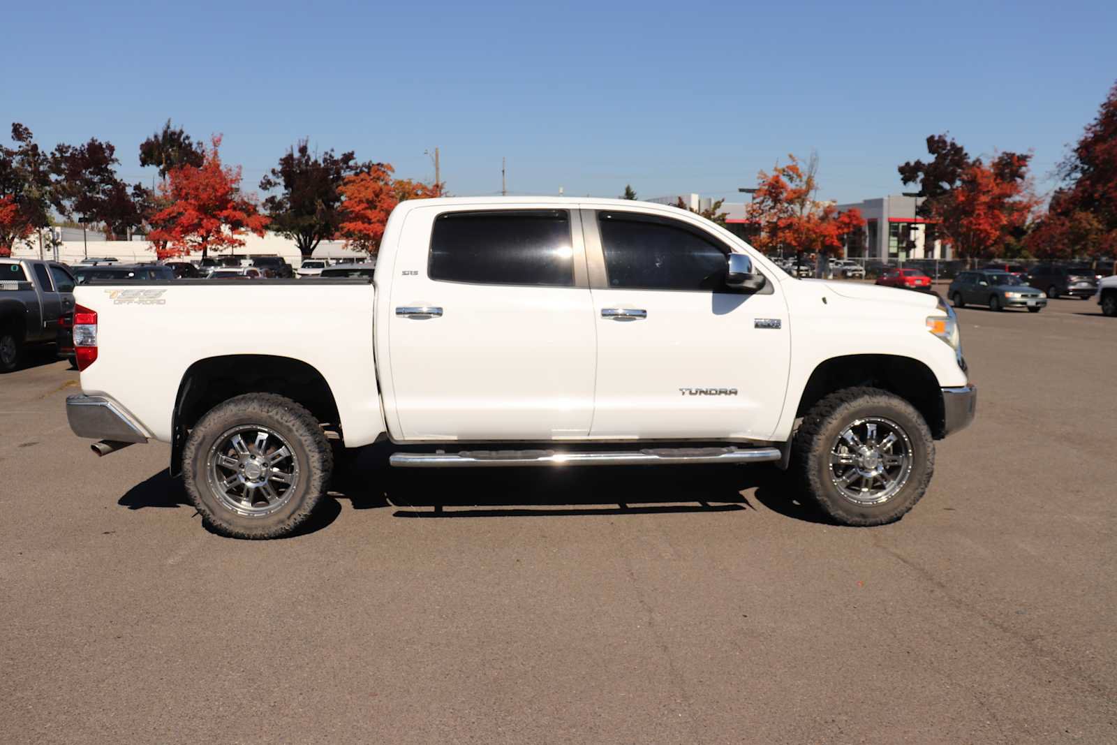 Used 2014 Toyota Tundra SR5 w/ SR5 Upgrade Package AWD/4WD image 4