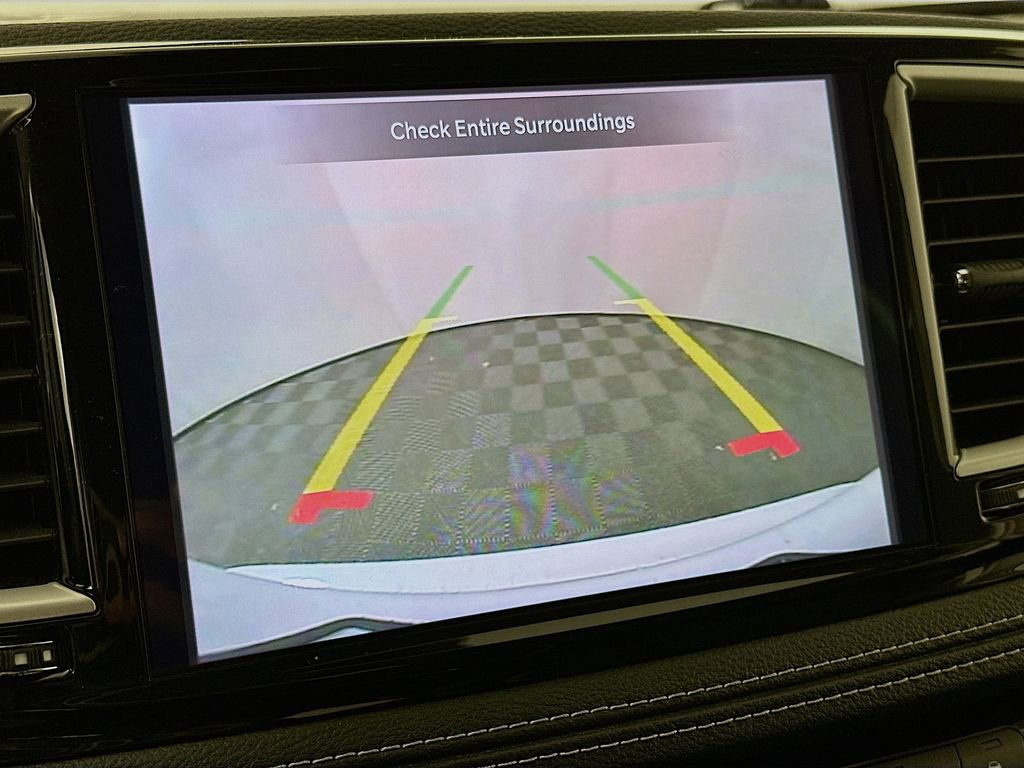 Used 2023 Chrysler Pacifica Touring-L image 21