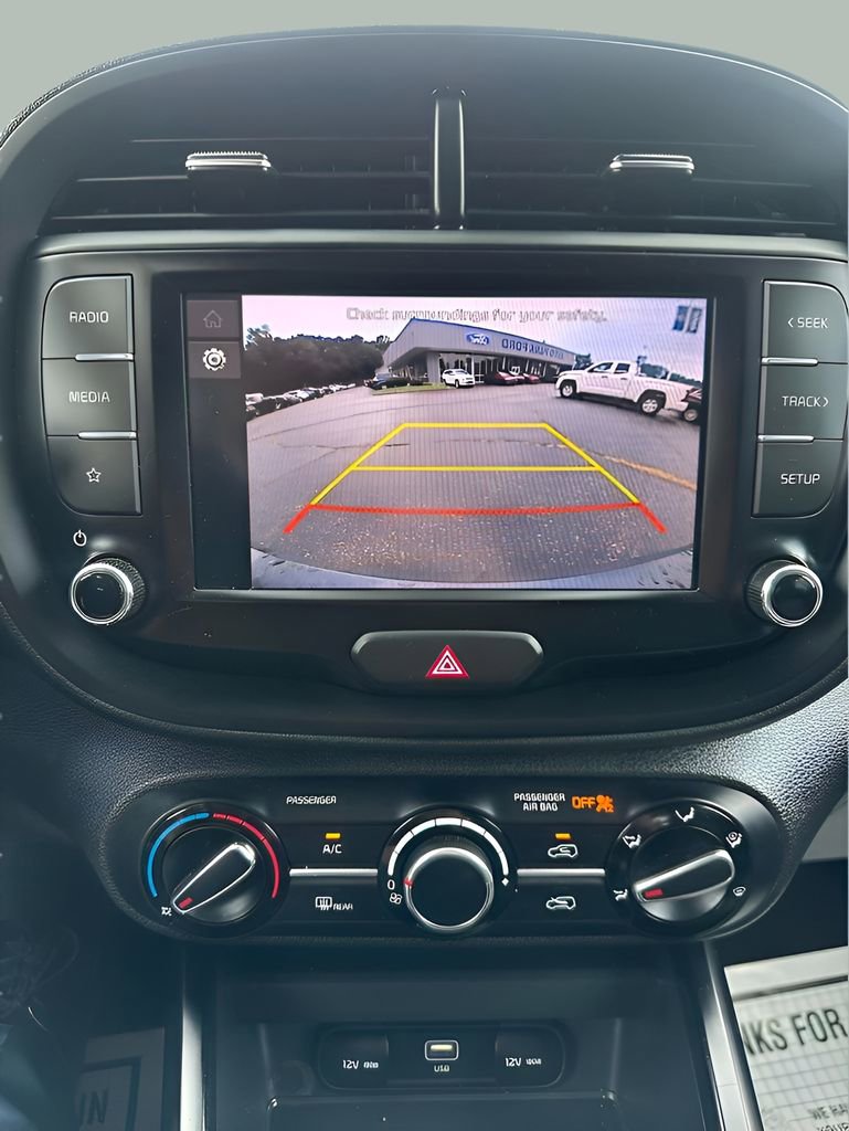 Used 2023 Kia Soul LX w/ LX Technology Package FWD image 24