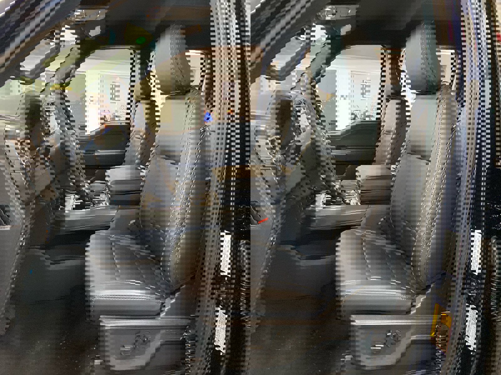 New 2025 Ford F150 Lariat w/ Equipment Group 501A Mid image 10