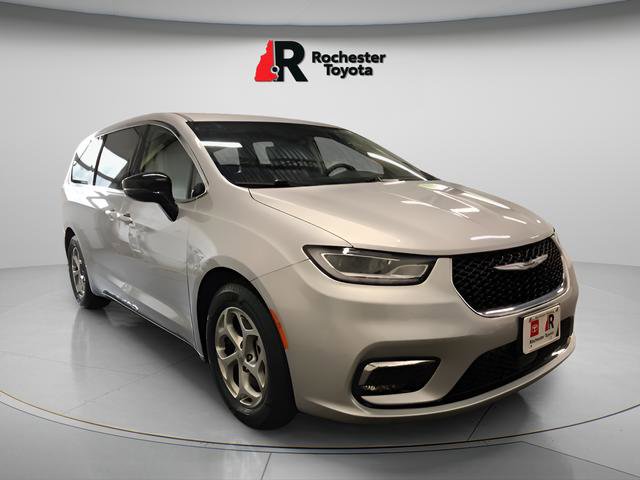 Used 2024 Chrysler Pacifica Limited FWD image 1