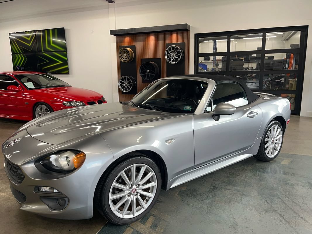 Used 2017 FIAT 124 Spider Lusso RWD image 6
