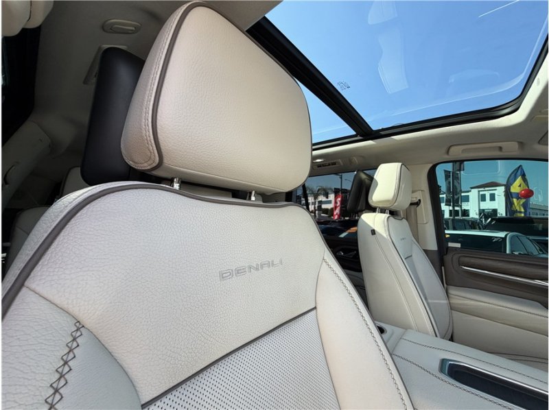 Used 2021 GMC Yukon Denali w/ Denali Premium Package AWD/4WD image 45