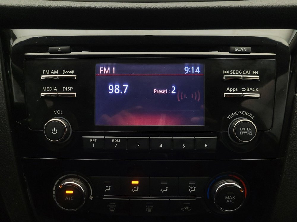 Used 2016 Nissan Rogue S image 25