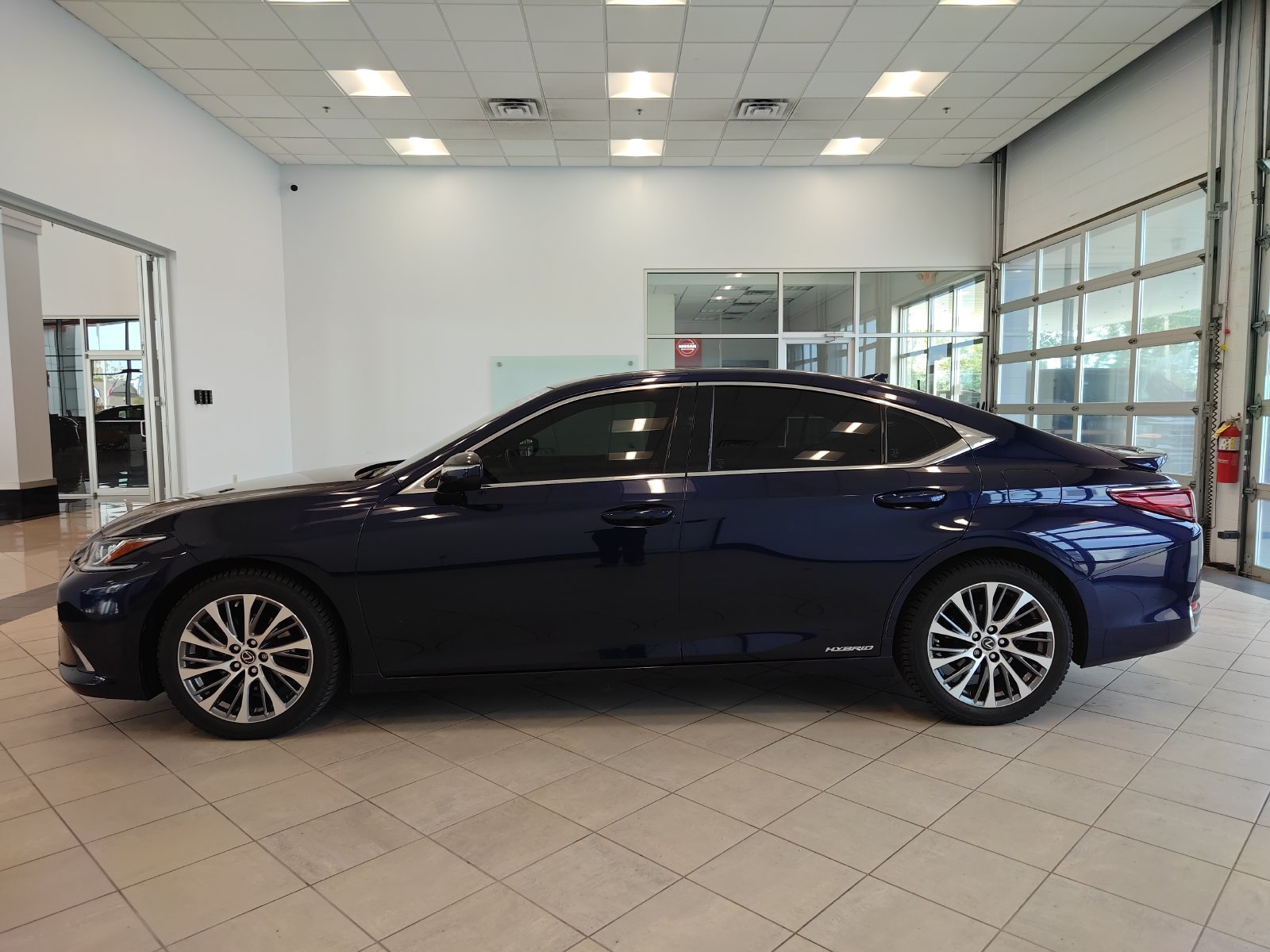 Used 2019 Lexus ES 300h w/ Premium Package FWD image 22
