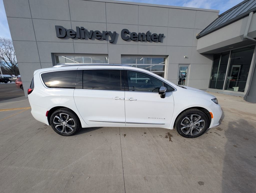 New 2026 Chrysler Pacifica Pinnacle w/ Trailer Tow Group image 6