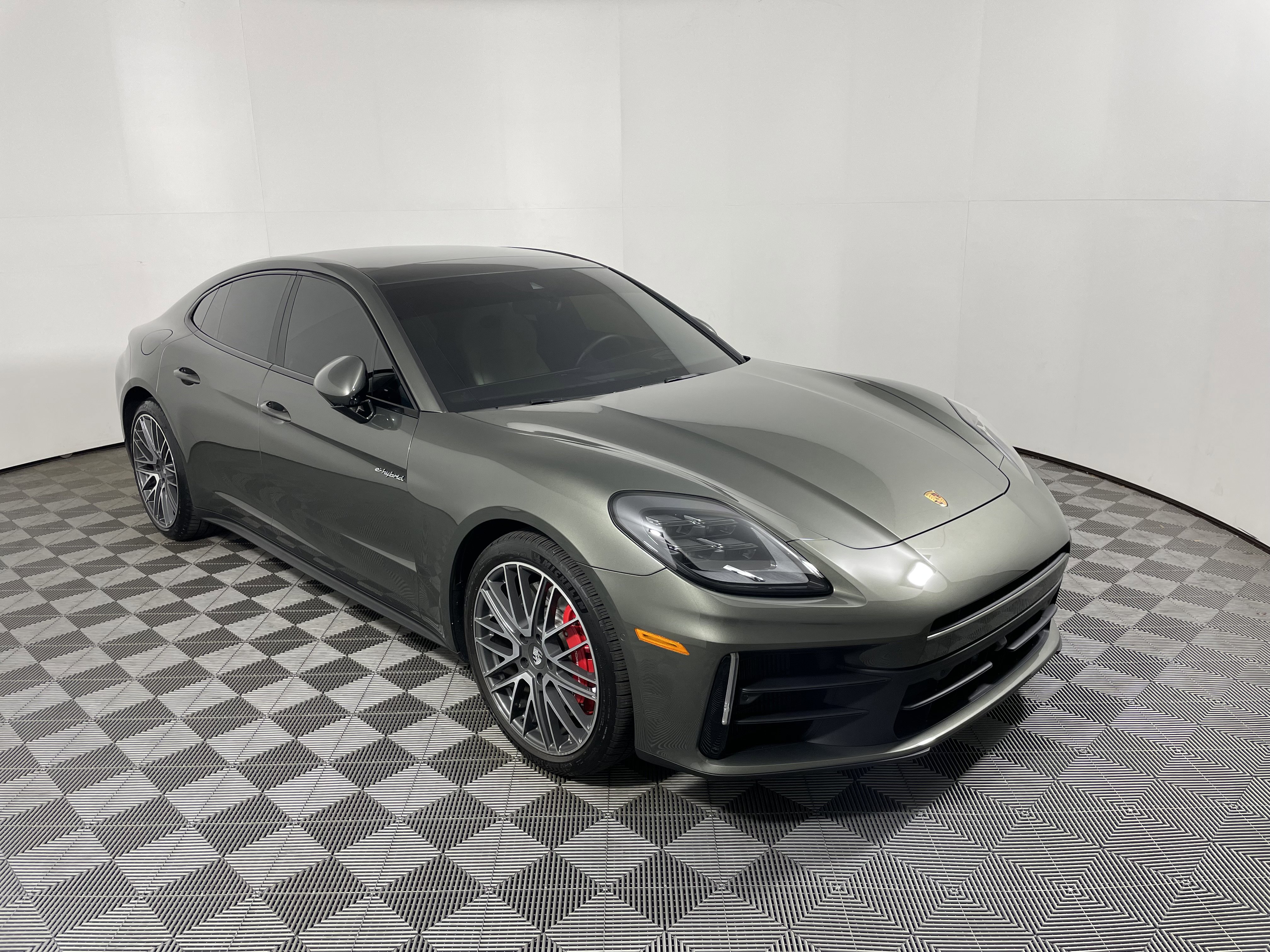 Certified 2025 Porsche Panamera 4S image 9