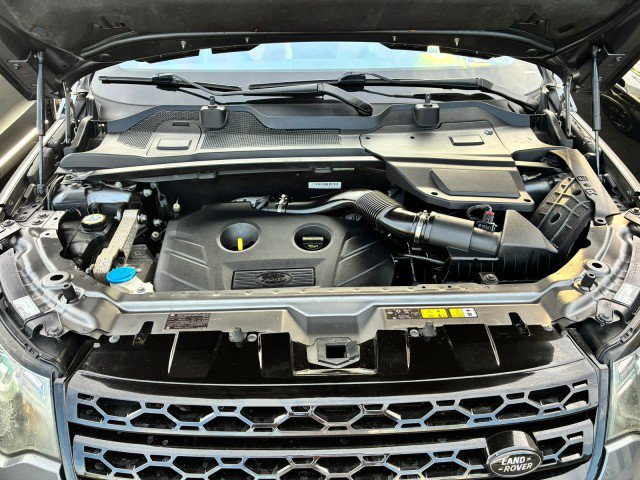 Used 2015 Land Rover Discovery Sport HSE AWD/4WD image 25