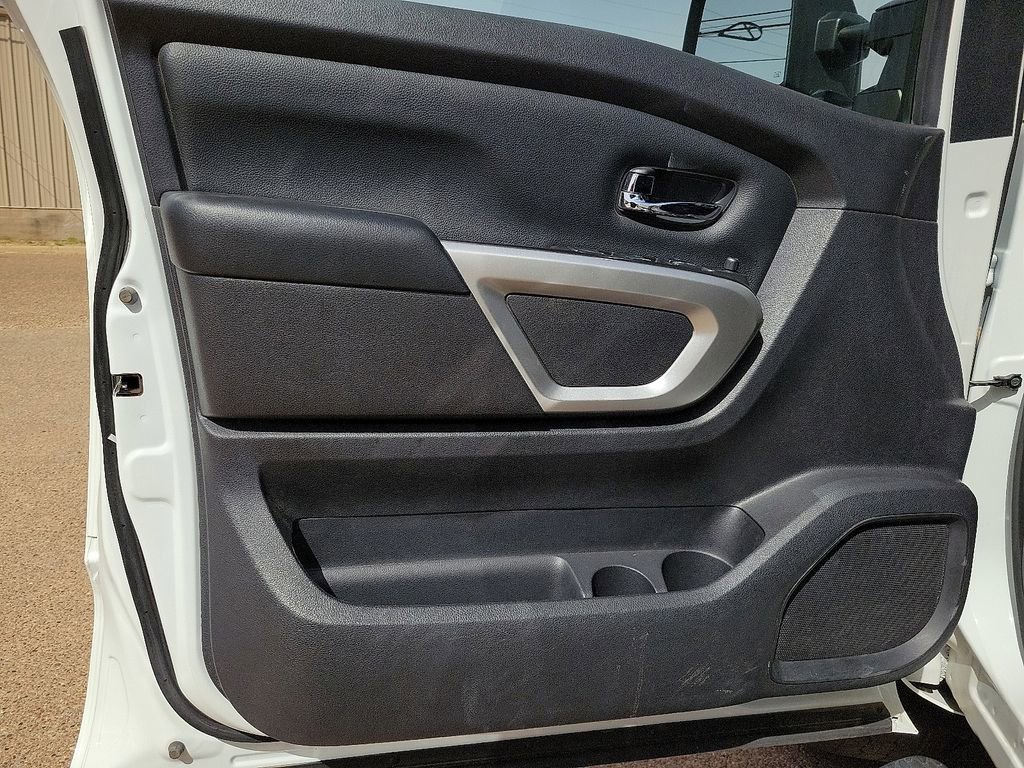 Used 2019 Nissan Titan SV w/ SV Convenience Package image 18