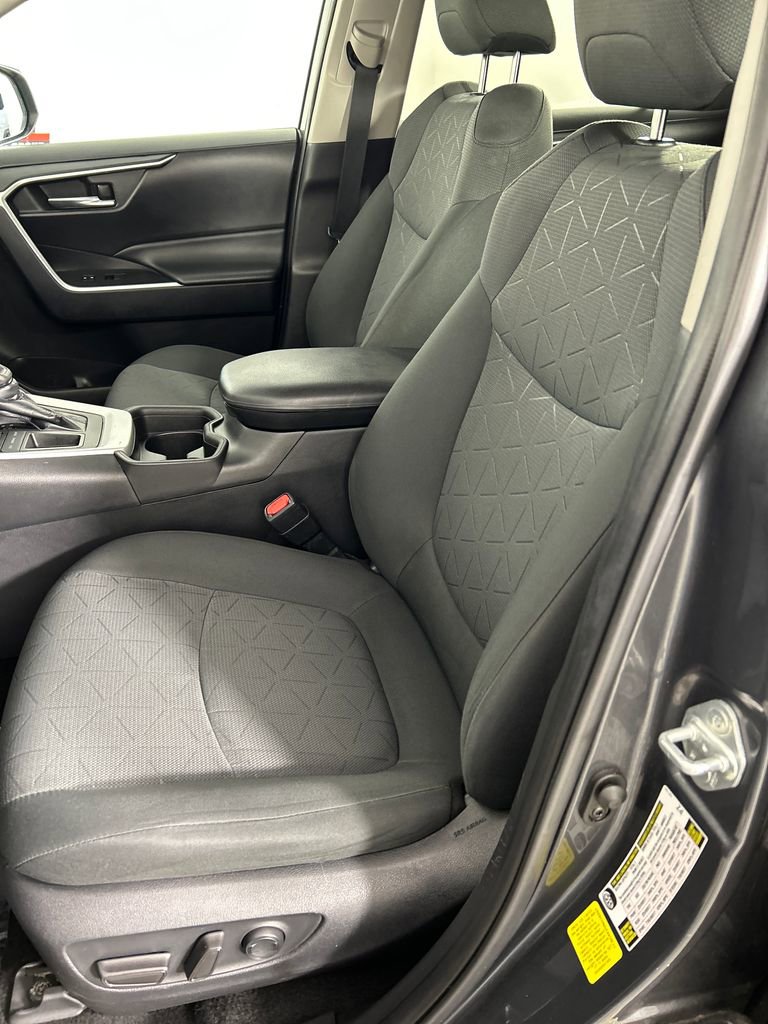 Used 2021 Toyota RAV4 XLE FWD image 12