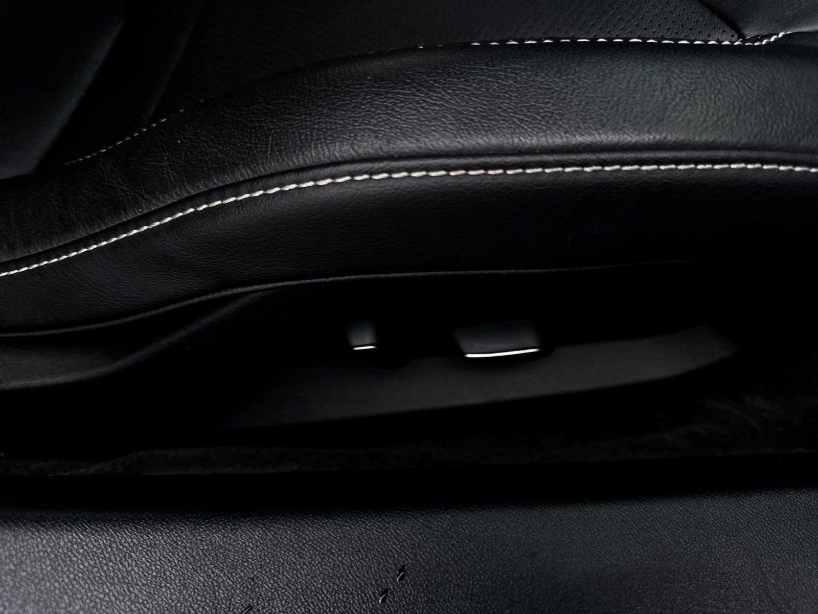 Used 2020 Chevrolet Corvette Stingray Coupe w/ 1LT image 34