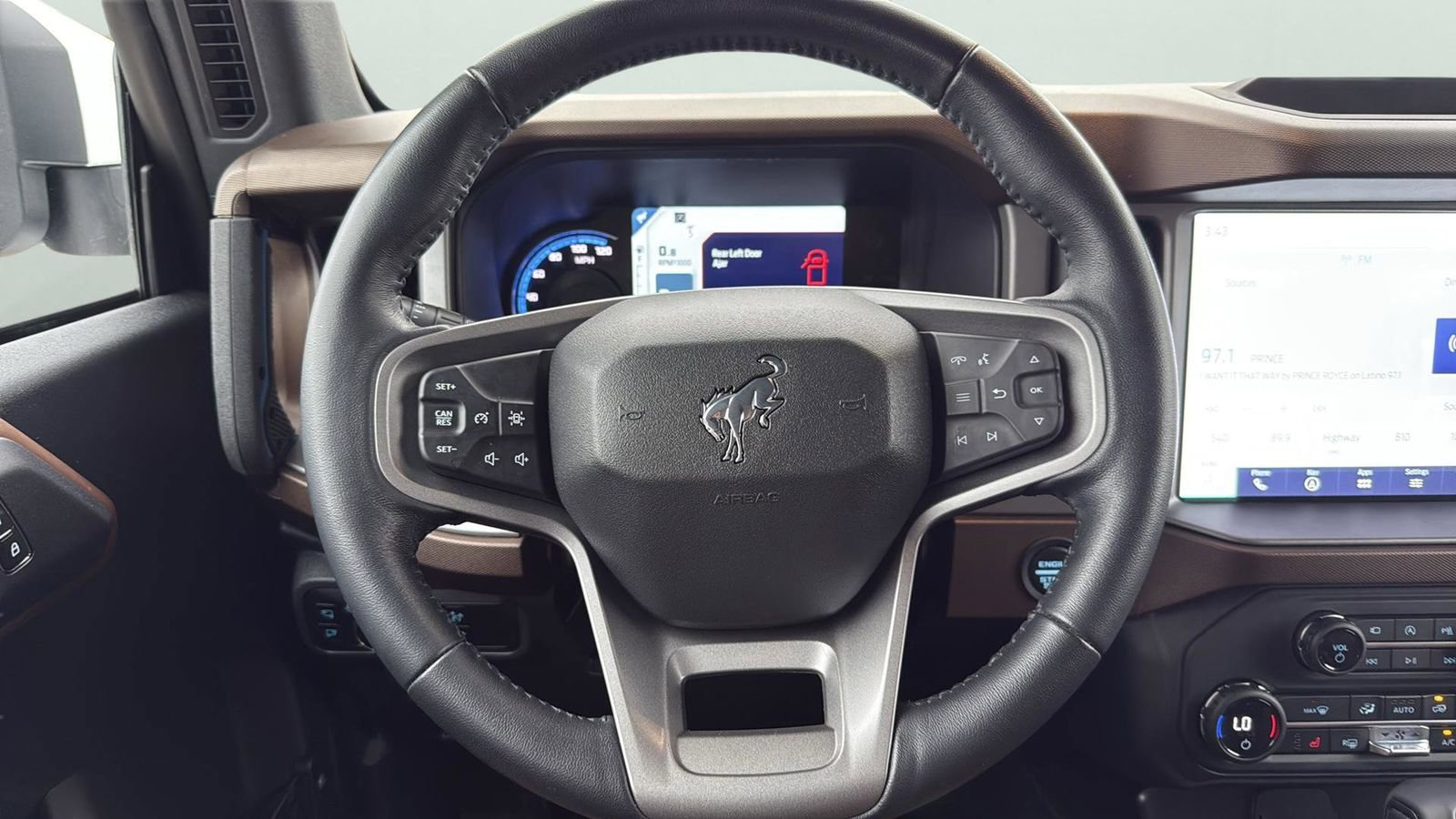 Used 2023 Ford Bronco Outer Banks image 15