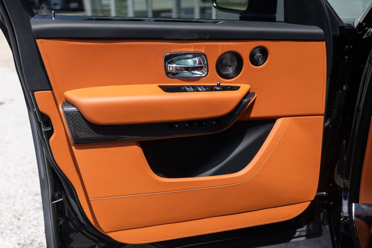 Certified 2025 Rolls-Royce Cullinan Black Badge w/ Leather Finishing Pack AWD/4WD image 35