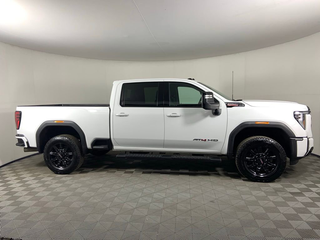 Used 2024 GMC Sierra 2500 AT4 w/ AT4 Preferred Package AWD/4WD image 2