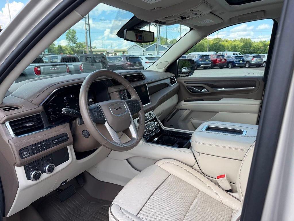 Used 2022 GMC Yukon XL Denali AWD/4WD image 17