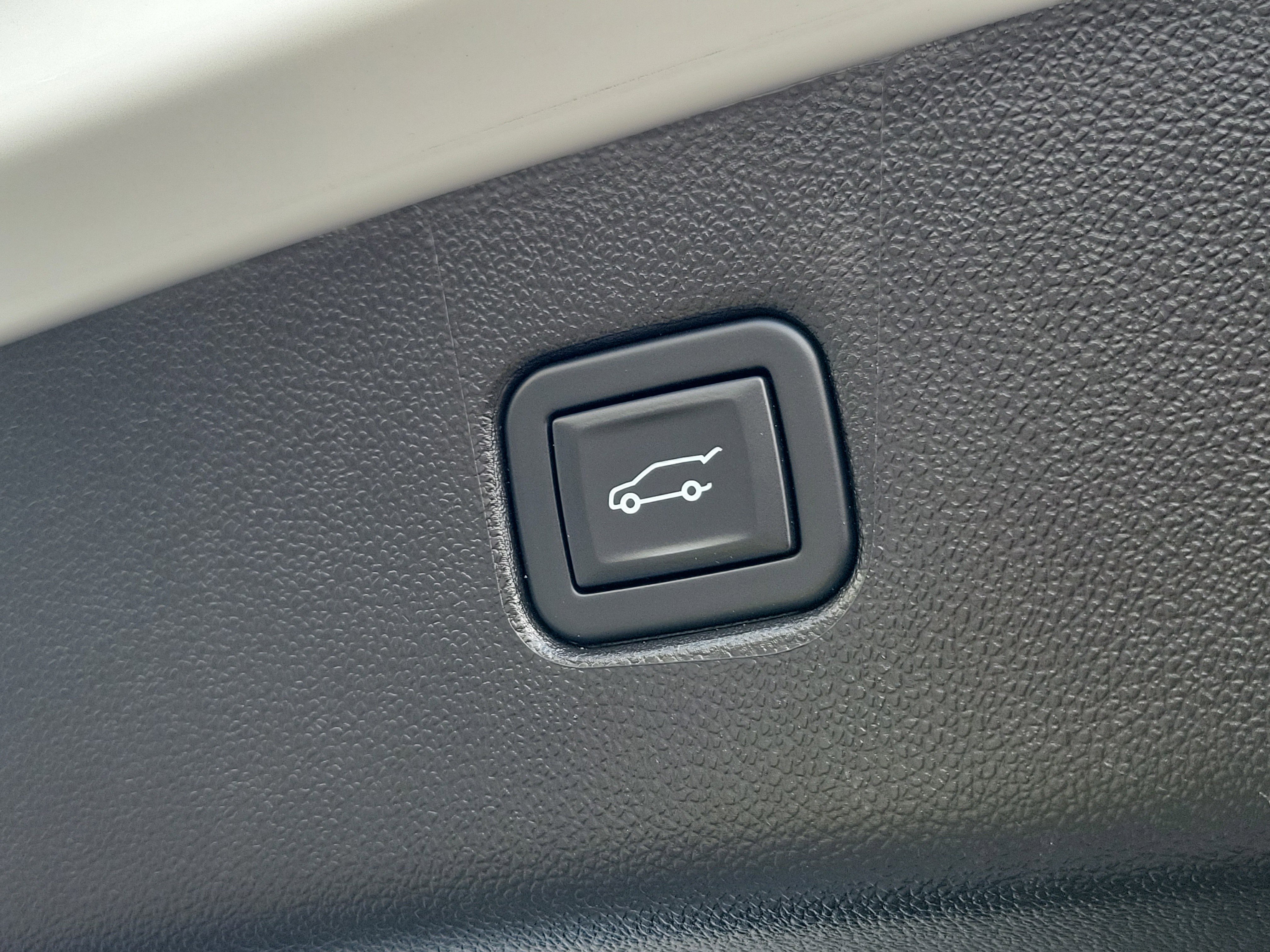 Used 2023 Chevrolet Blazer LT w/ Sound & Technology Package FWD image 10